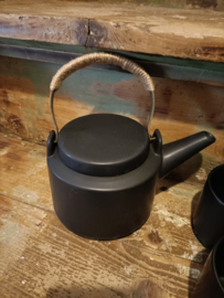 Home05 (46.) Theepot met 4 bekers