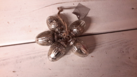 M206  Bosje oud zilveren eikel ballen (06.)
