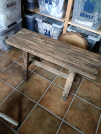 Tom64 (.) Bankje oud hout