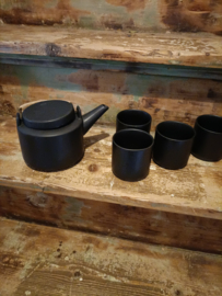 Home05 (46.) Theepot met 4 bekers
