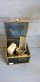 Kol110 (52.) Glazen bakje, goud kleur, getint glas