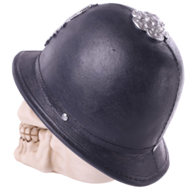 Schedel met politiehelm