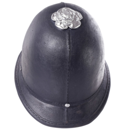 Schedel met politiehelm