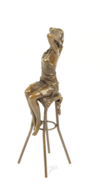 Bronzen Beeld Dame Op Barkruk BJ-9