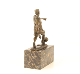 Bronzen Beeld Voetballer Met Bal