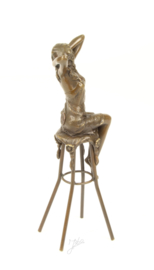 Bronzen Beeld Dame Op Barkruk BJ-9