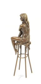 Bronzen Beeld Dame Op Barkruk BJ-11