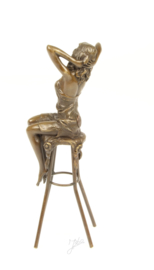 Bronzen Beeld Dame Op Barkruk BJ-9