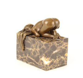 Bronzen Beeld Slapende Dame