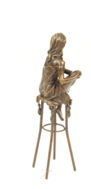 Bronzen Beeld Dame Op Barkruk BJ-11