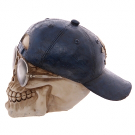 Schedel met blauwe baseballpet