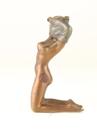 Bronzen Beeld Ontkledende Dame