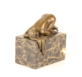 Bronzen Beeld Slapende Dame