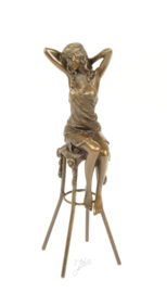 Bronzen Beeld Dame Op Barkruk BJ-9