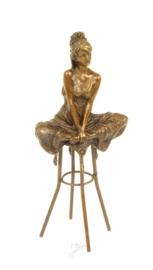 Bronzen Beeld Dame Op Barkruk BJ-10