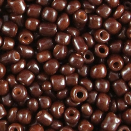 Chocolate brown 6/0 4 mm.