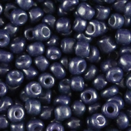 Dark grape blue 6/0 4 mm.