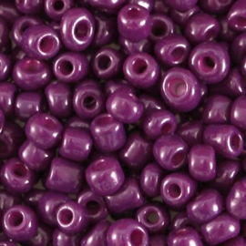 Dark violet purple 6/0 4 mm.