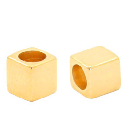 Cube goud 4 x 4 mm.  1 stuks