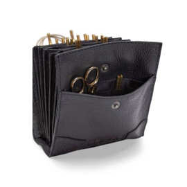 MUUD Betina. Handgemaakt leren etuit voor verwisselbare breinaalden 17x13xO23cm - kleur black