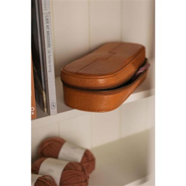 MUUD Erinna. Handgemaakt leren handwerketuit 26.5x5x11cm - kleur WHISKY
