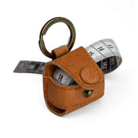 MUUD Malmö. Handgemaakt leren etui voor meetlint 3x4x2.3cm - kleur WHISKY