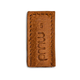 MUUD Carla. Handgemaakt leren etuitje 8 x 8 cm voor handnaai- en borduurnaalden - kleur WHISKY
