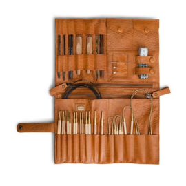 MUUD Billie Etui. Handgemaakt leren handwerketui C19x13cm - O27.5x38cm - kleur WHISKY