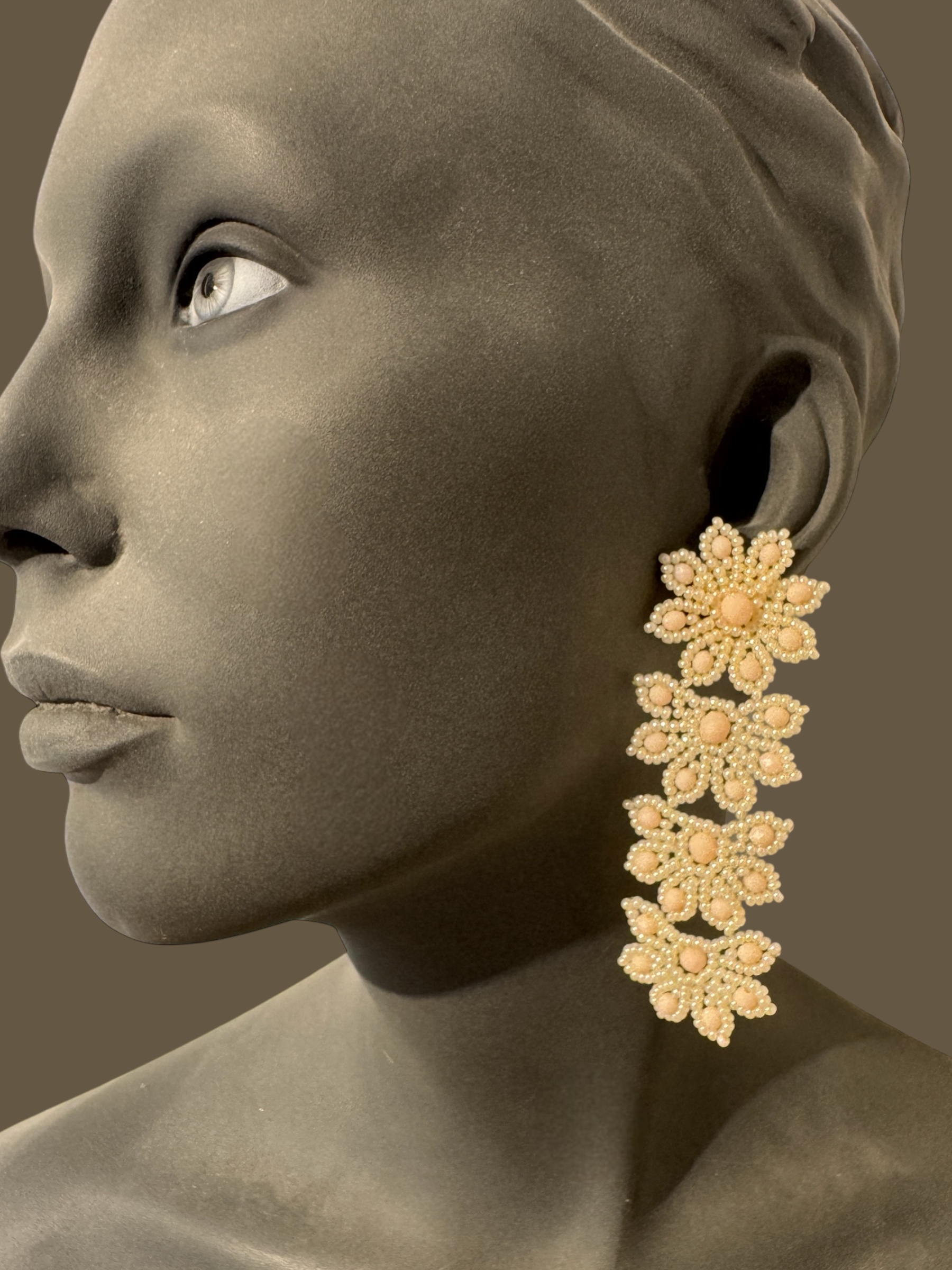 Off white  bloemen oorbellen