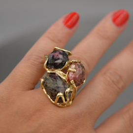 Ring jasper stones