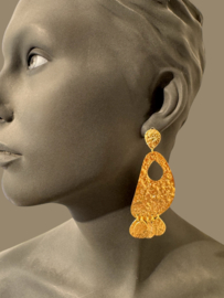 Gold plated gehamerde oorbellen