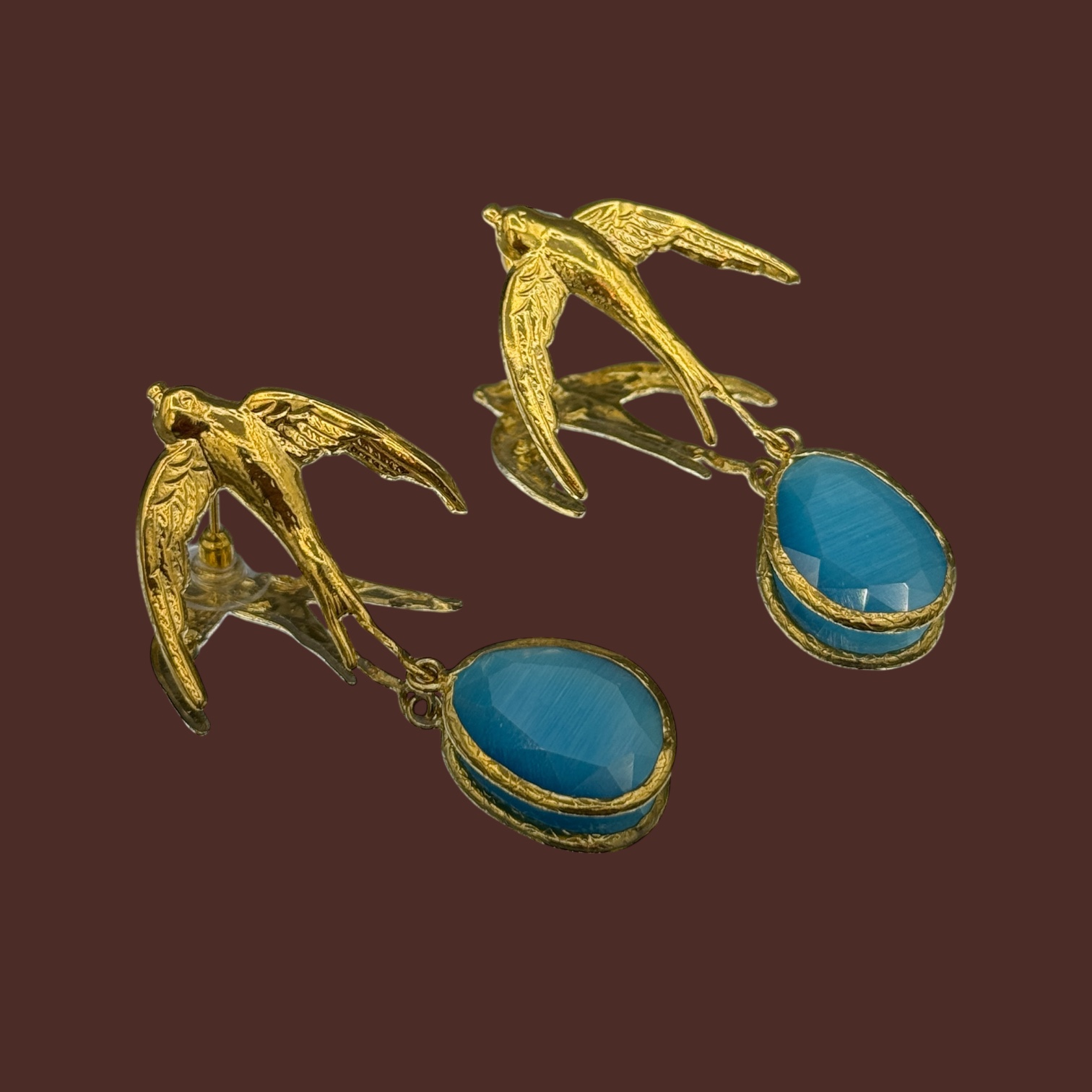 Zwaluws en aqua blue cateye