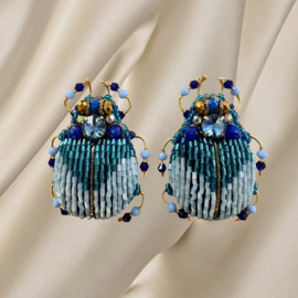 Couture oorbellen beetle blues