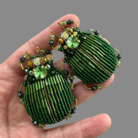 Couture oorbellen scarabee emerald