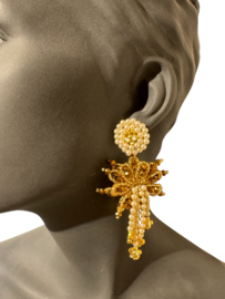 Pearly and golden earrings