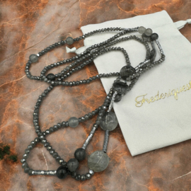 Ketting grijze kwarts en kristalletjes
