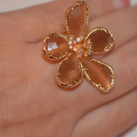 Ring bloem beige