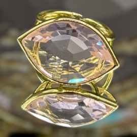 Ring kristal lichtroze