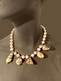 Ketting parels en schelpen