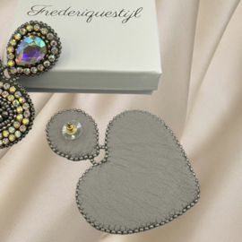 Bold hearts grey