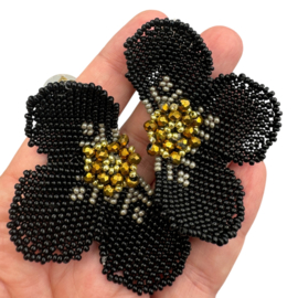 Half flowers black and gold