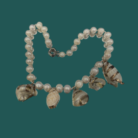 Ketting parels en schelpen