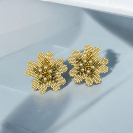 Pearly petals medium