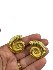 Vergulde schelp oorbellen