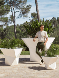 Kunststof design plantenbak 'Angulo' H75 x B93 x L93 cm