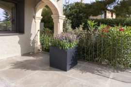 Vierkante stonelook plantenbak `Michigan` Afmeting: L140 x B140 x H82 | Kleur: Black Stonelook