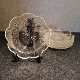 5 Petit Fours  Bordjes van glas  - Bloemvormig