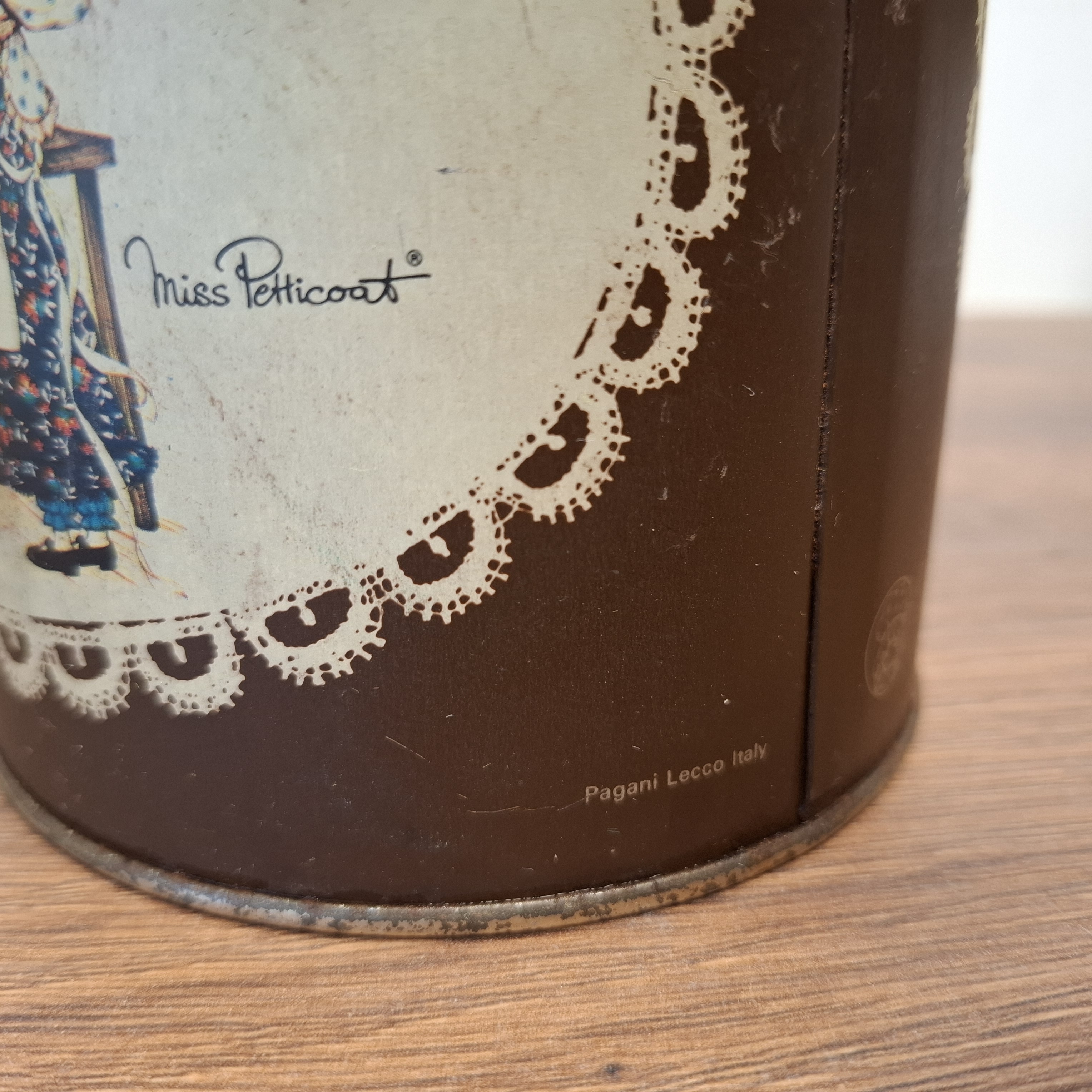 Sarah Kay - Miss Petticoat - Opbergen / Blik