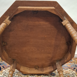 Antieke achtzijdige Bijzettafel met gedraaide poten - Tafel