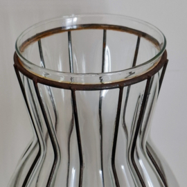 Venetiaanse glazen vaas in een ijzeren Draadframe